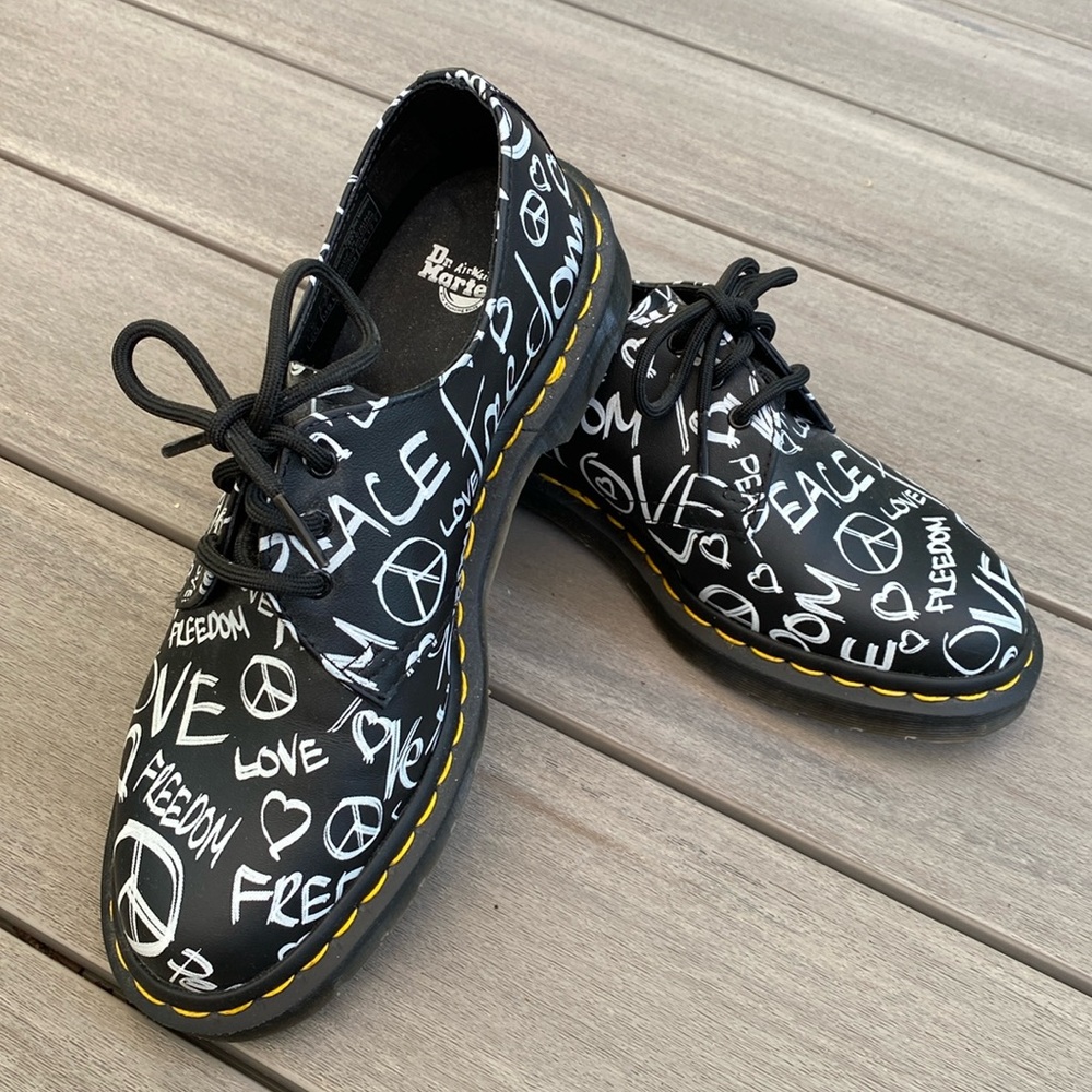 Dr. Martens Shoes 1461 Oxford Script "Peace Love Freedom" Black Women sz 6